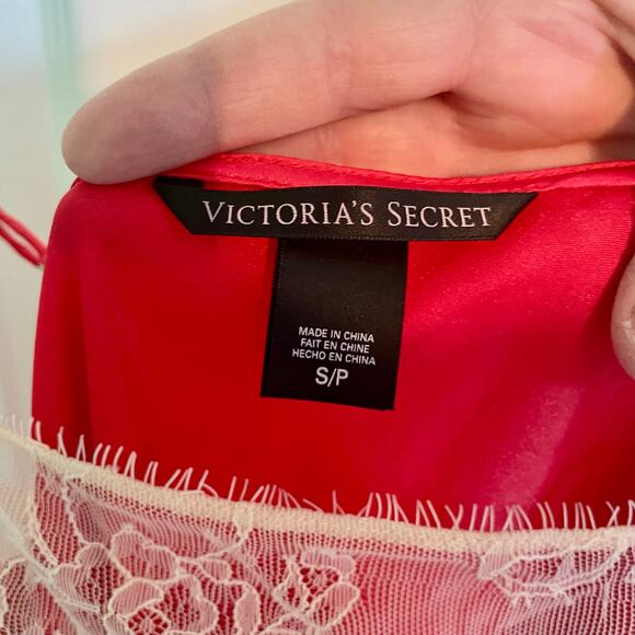 Victoria's Secret Red Satin Chemise Cream Lace Sexy Nightie Lingerie Size Small - Picture 3 of 7